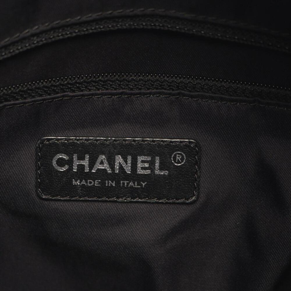 CHANEL Black Leather Tote Bag - Picture 4 of 8